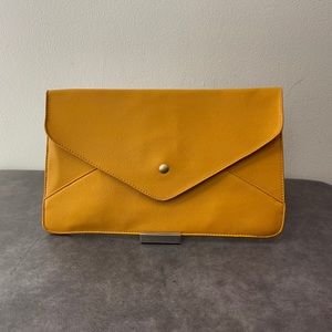 VEGAN LEATHER ENVELOPE CLUTCH WITH CHAIN